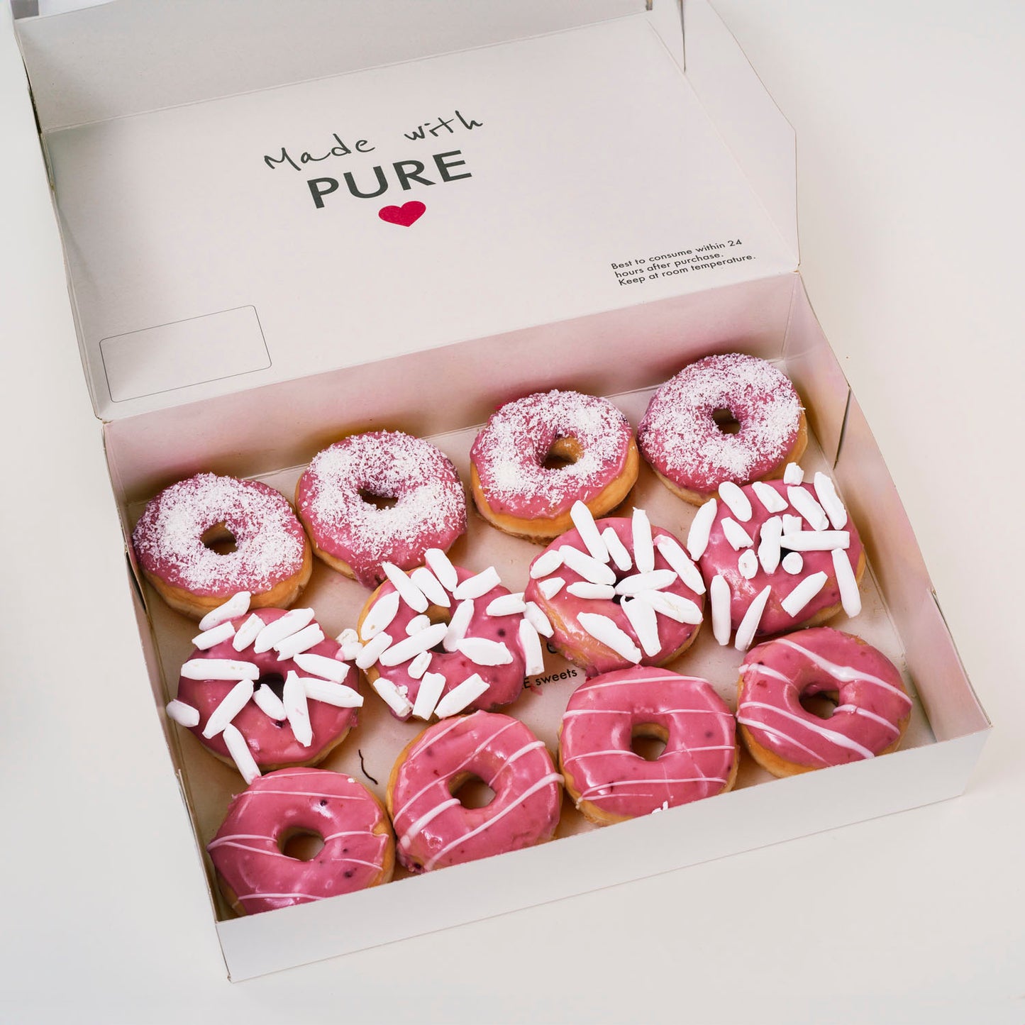 12 roze donuts