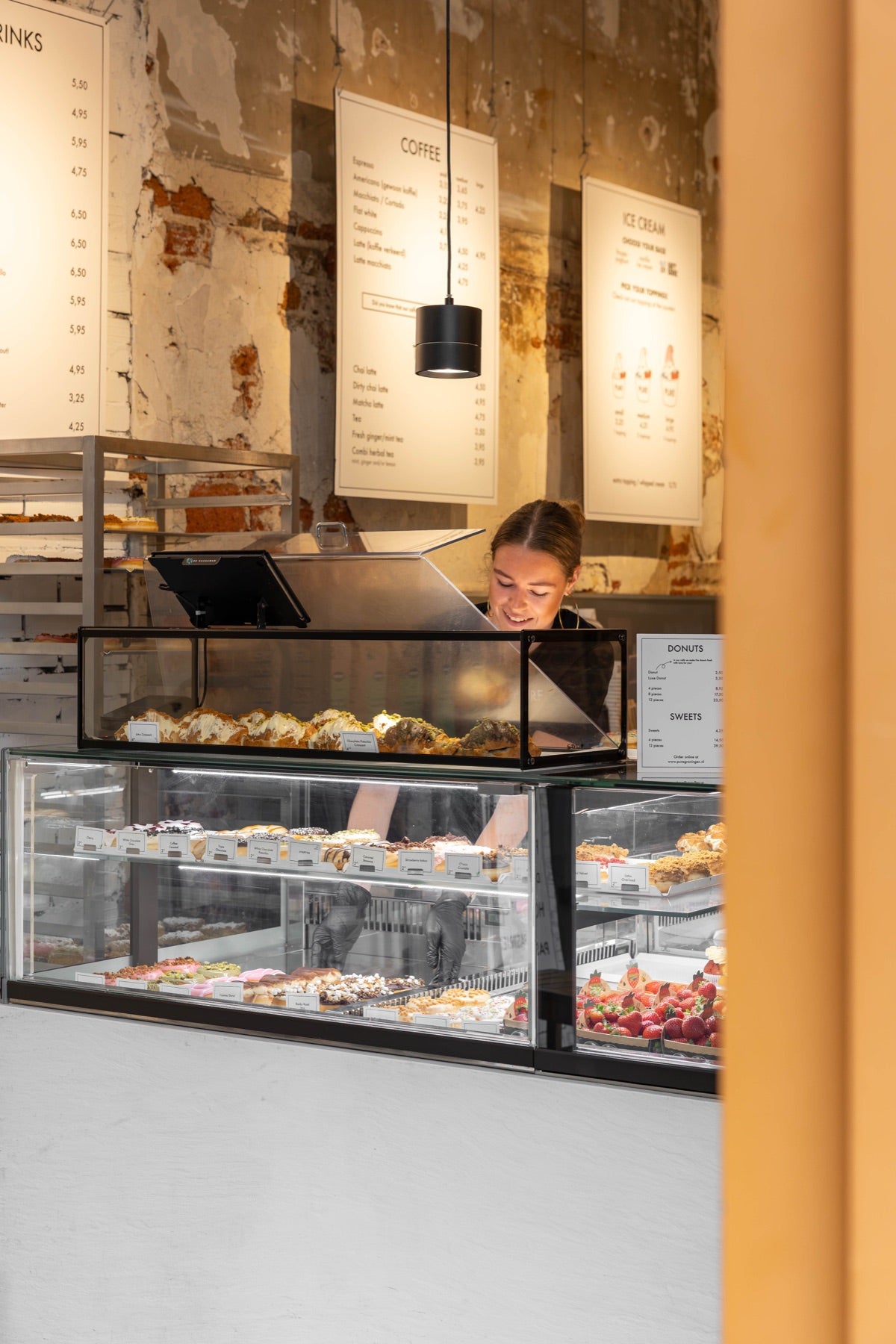Donuts en koffie van Pure om mee te nemen